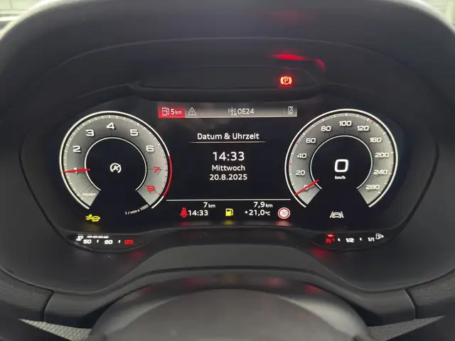 Audi Q2 view 9