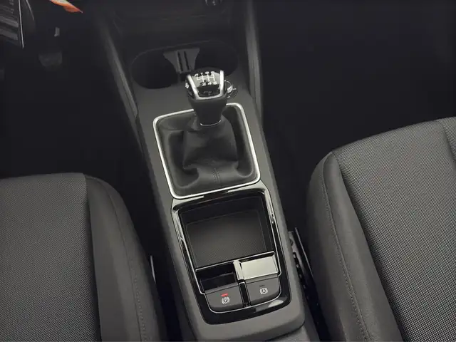 Audi Q2 view 11
