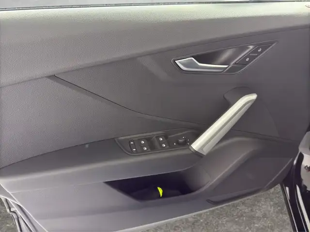 Audi Q2 view 13