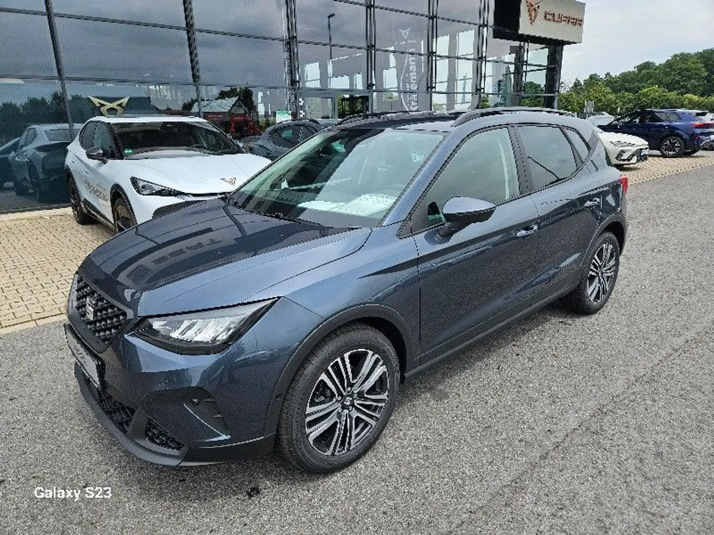 SEAT Arona Road Edition 1,0 TSI DSG Navi Sitzh. PLA Grau - 2