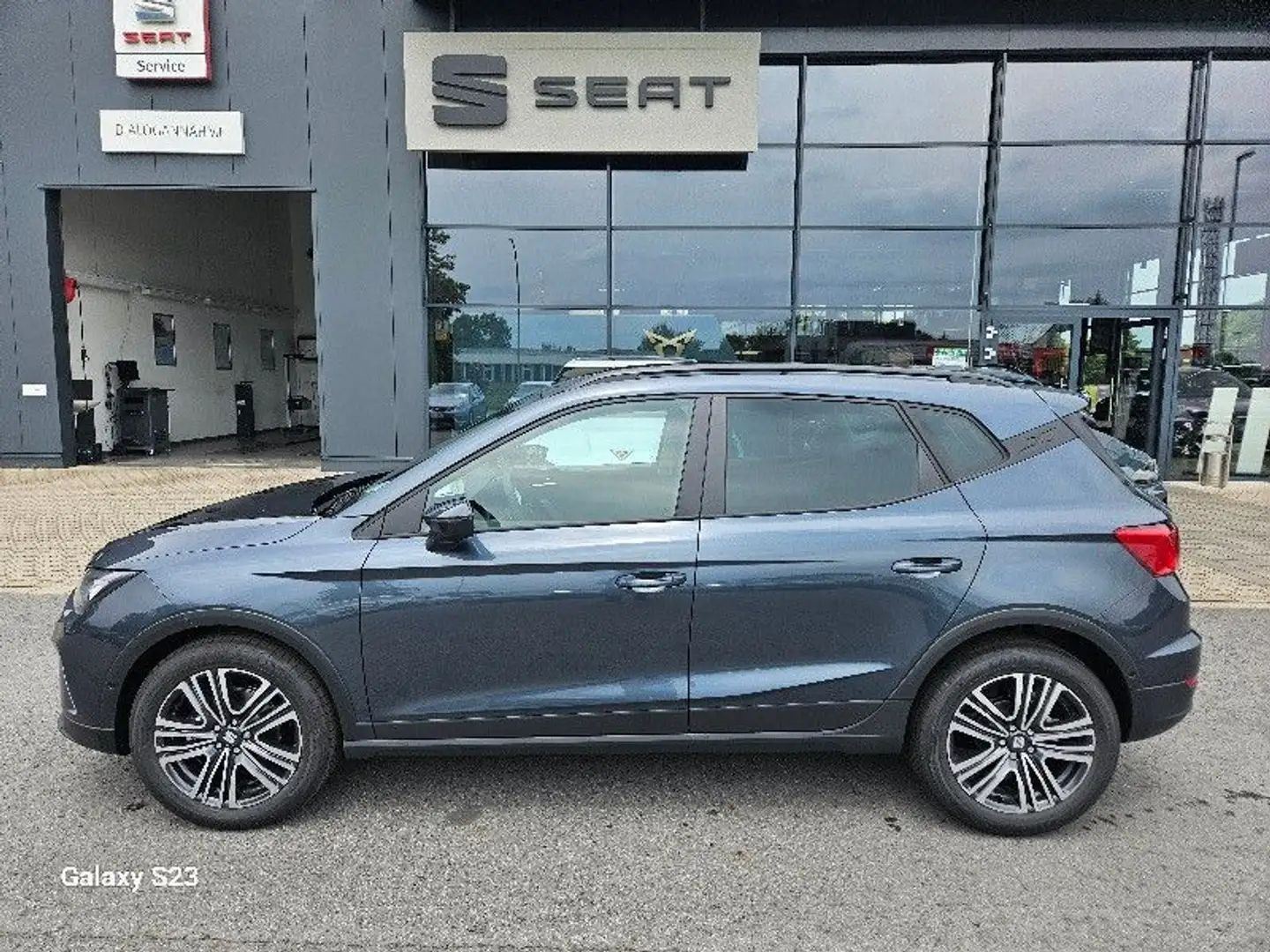 SEAT Arona Road Edition 1,0 TSI DSG Navi Sitzh. PLA Grau - 1