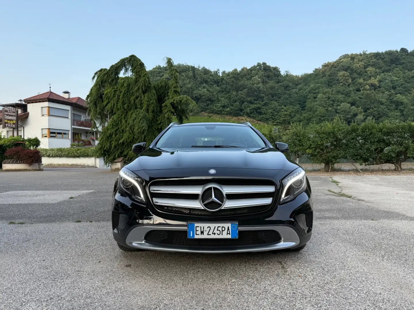 Mercedes-Benz GLA 200 GLA 200 CDI Automatic Premium Czarny - 1