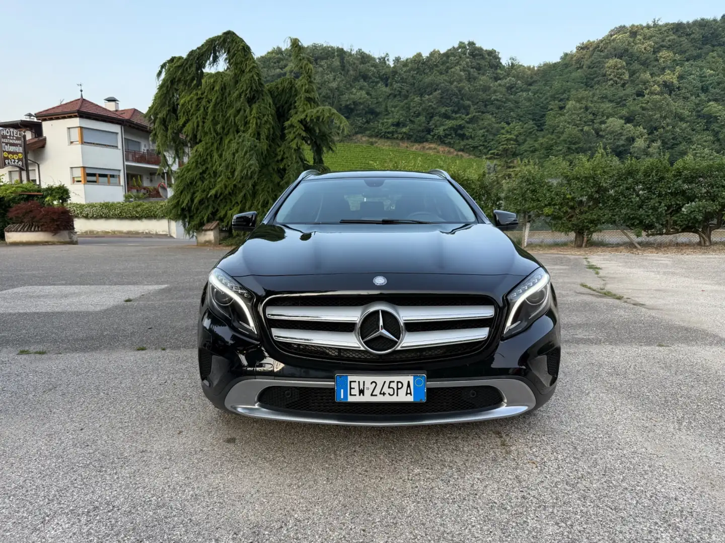 Mercedes-Benz GLA 200 GLA 200 CDI Automatic Premium Czarny - 2