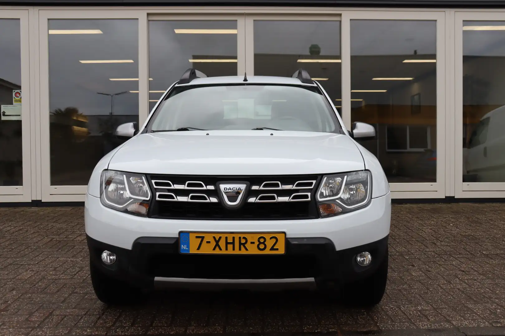 Dacia Duster 1.2 TCe 4x2 Lauréate, Cruise Control, Airco, PDC A Weiß - 2