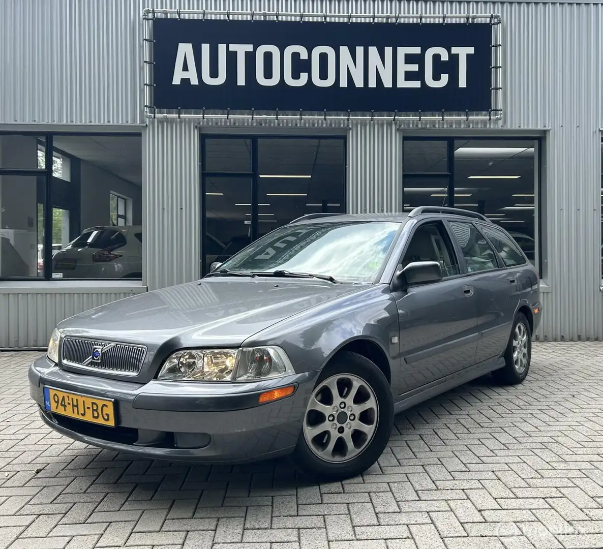 Volvo V40 2.0 T 165 PK APK 8-2-2026 Grijs - 1