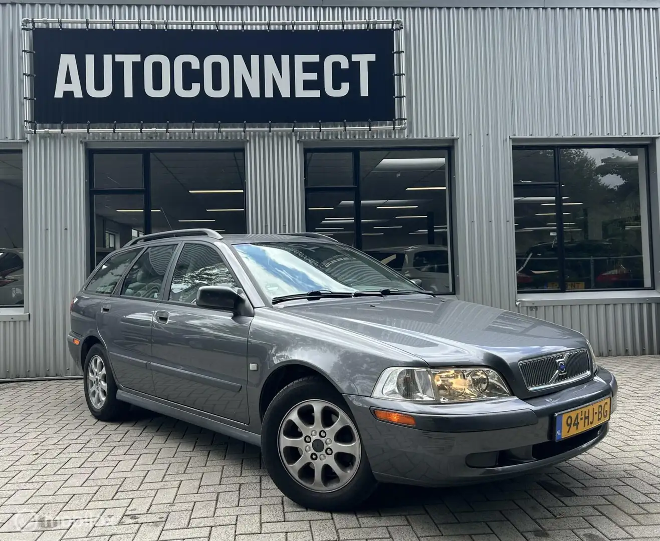Volvo V40 2.0 T 165 PK APK 8-2-2026 Grijs - 2