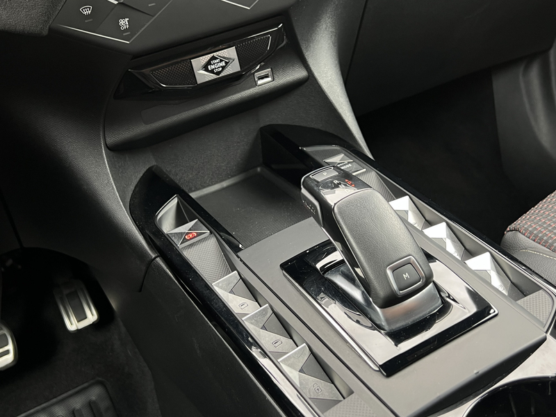 DS Automobiles DS 3 Crossback PureTech 130 EAT8 Performance Line+ Navigatie | Ai — photo 7