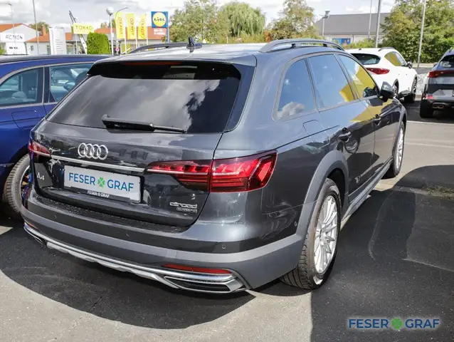 Audi A4 view 4