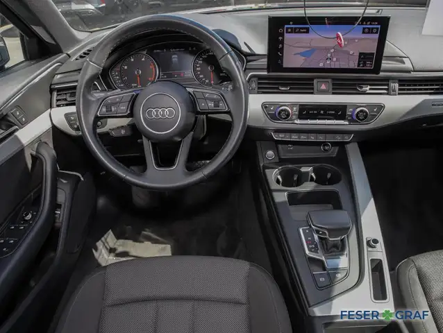 Audi A4 view 10