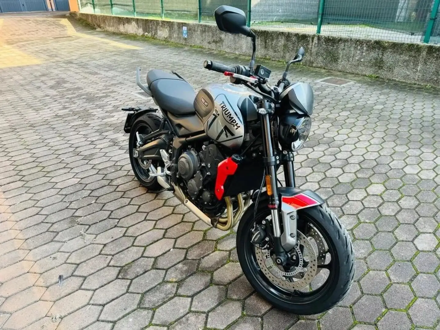 Triumph Trident 660 Grigio - 2