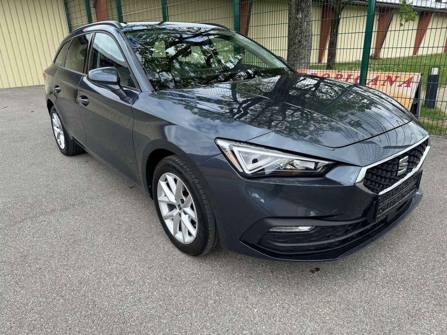 SEAT Leon Style ACC SHZ Grau - 2