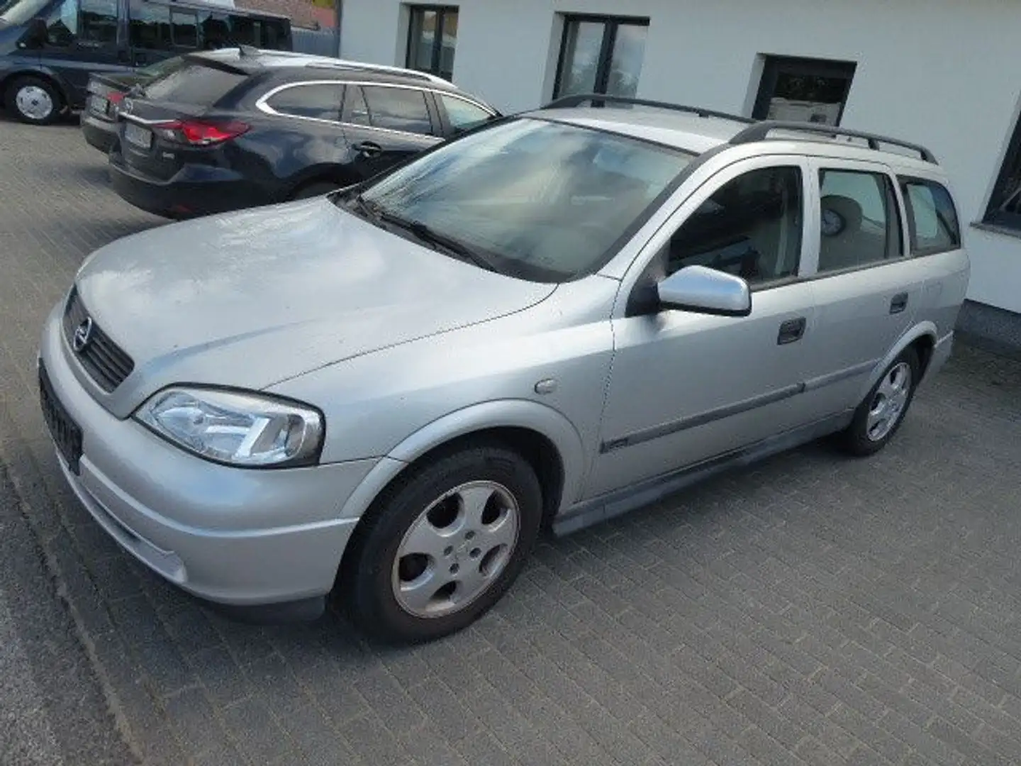Opel Astra 1.6 16V Edition 2000 srebrna - 2