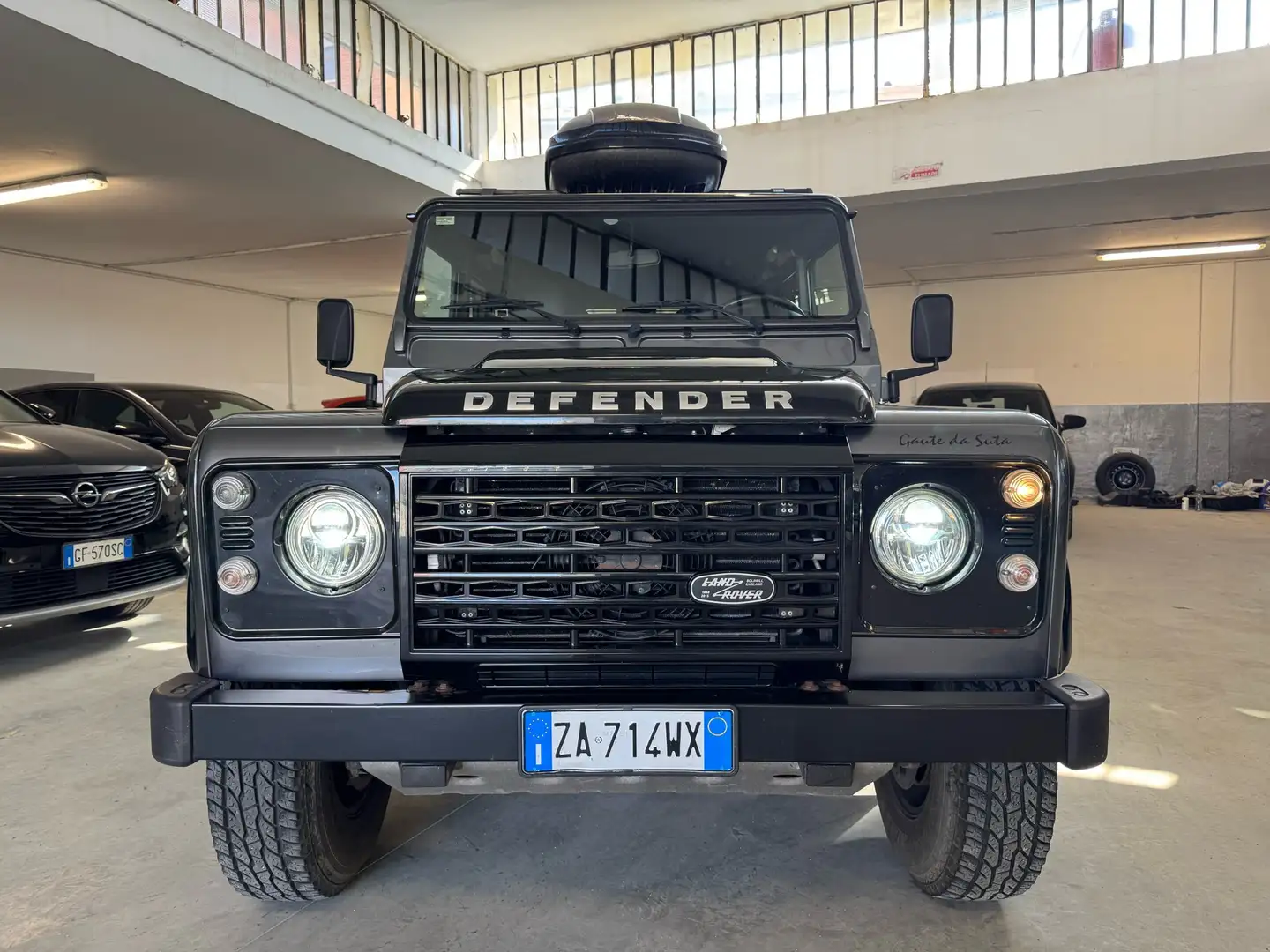 Land Rover Defender Defender 110 2.2 td Adventure edition SW Grau - 2