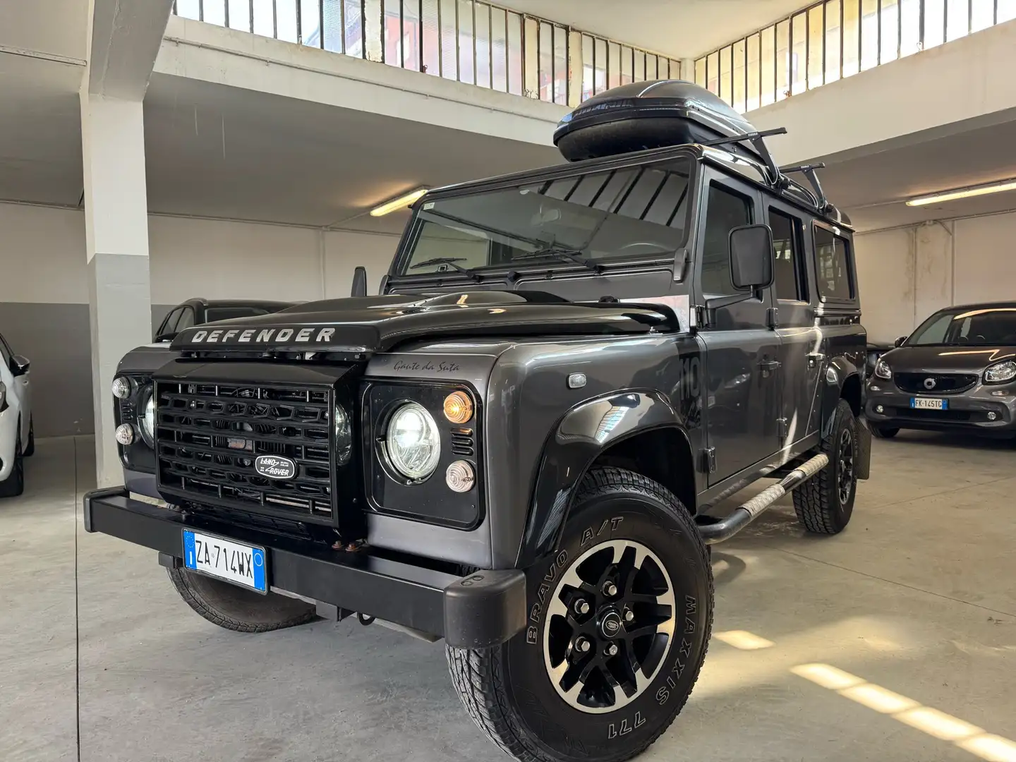 Land Rover Defender Defender 110 2.2 td Adventure edition SW Grau - 1