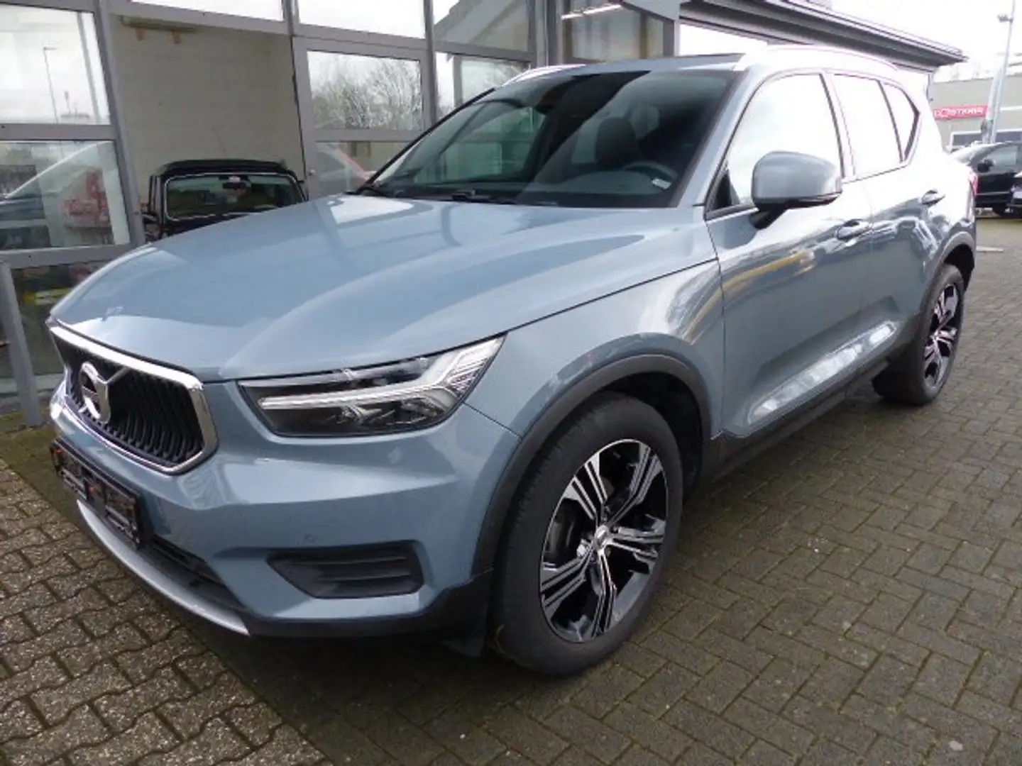 Volvo XC40 Momentum Pro D3 Aut.EU6d*PANO*ALU 19"*CAM* Grau - 1