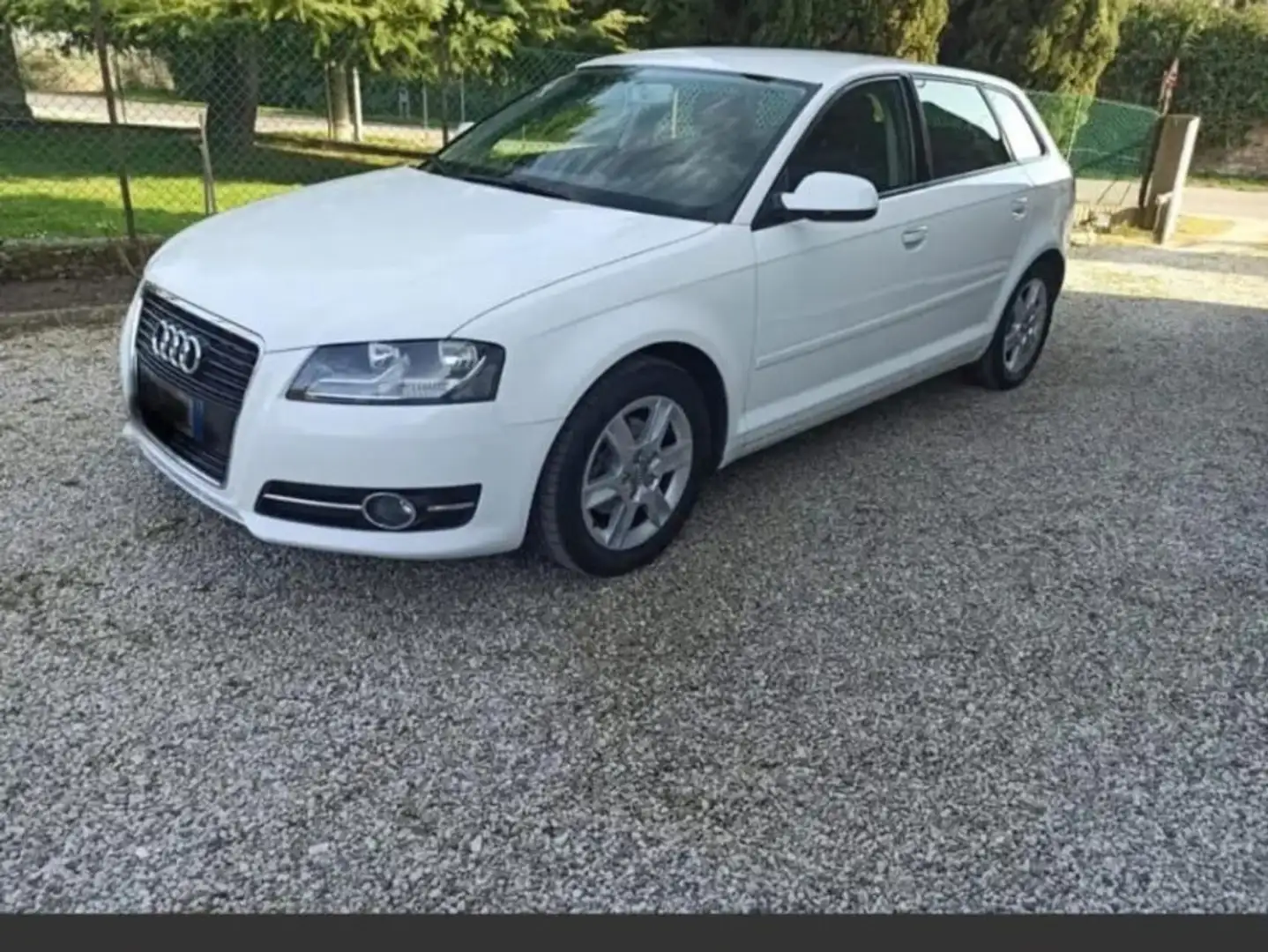 Audi A3 Sportback 1.6 tdi Ambiente 90cv - 2