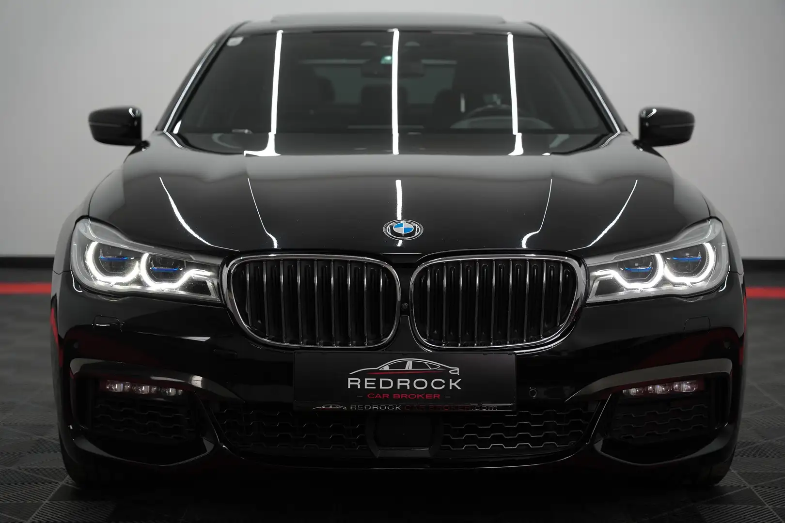 BMW 750 750 d xDrive M Sport*TOP ANGEBOT*Carbon*ALL BLACK*Ö Fahrzeug*LASER*Mega Ausstattung*Unfallfrei*Top Zustand*GARANTIE* Schwarz - 2