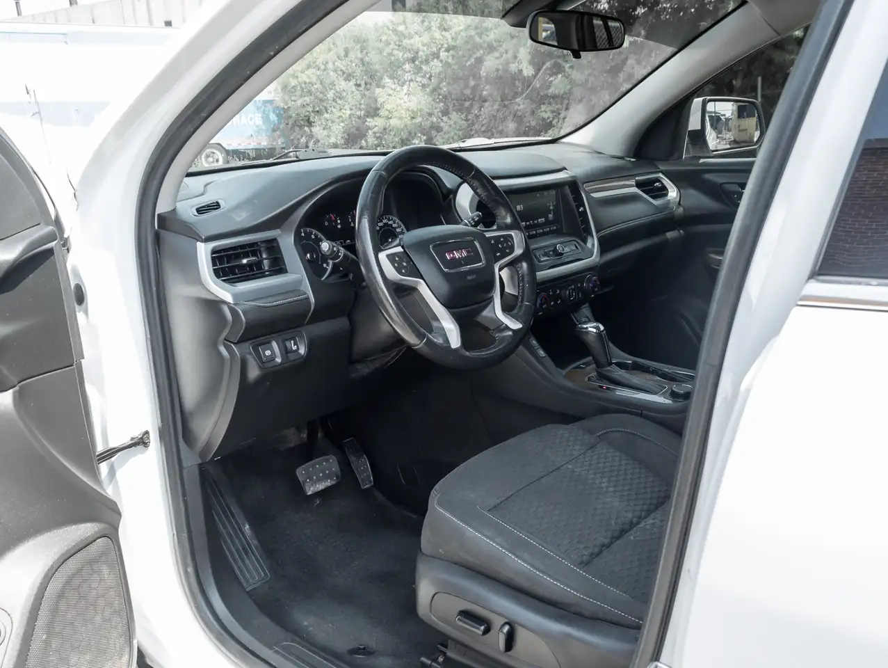 GMC Acadia снимка GMC Acadia