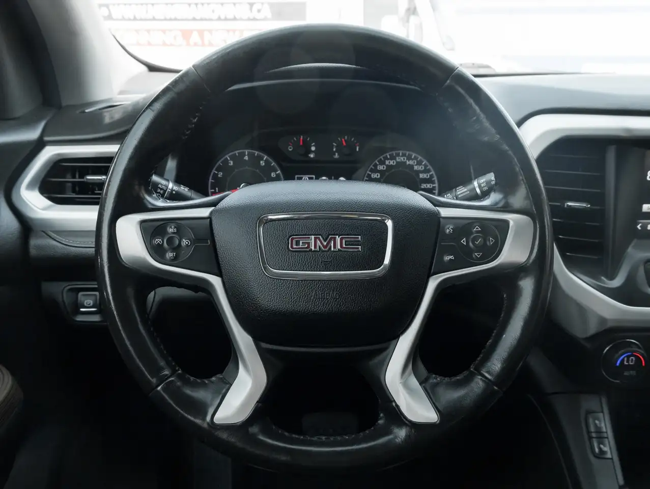 GMC Acadia снимка GMC Acadia