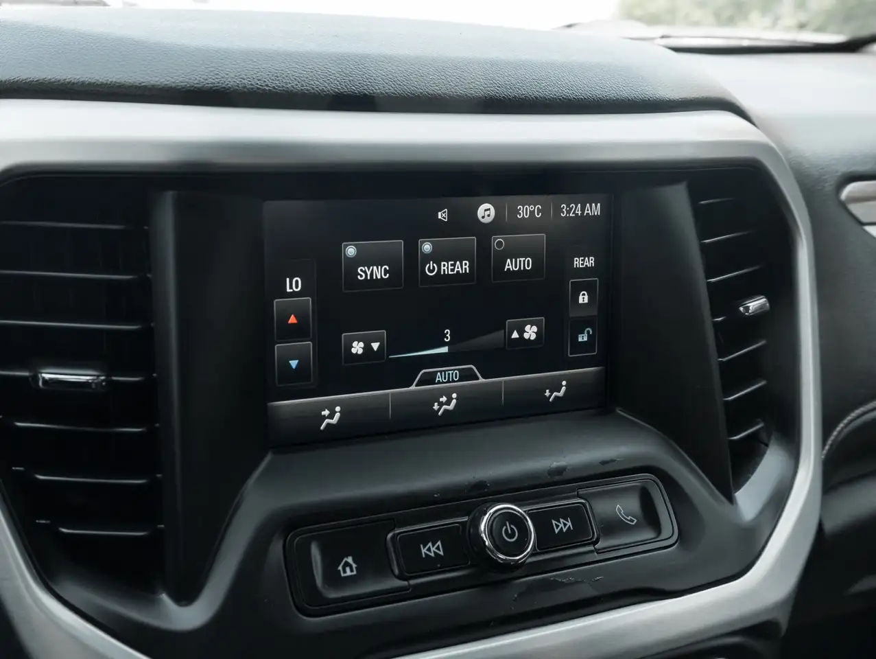 GMC Acadia снимка GMC Acadia