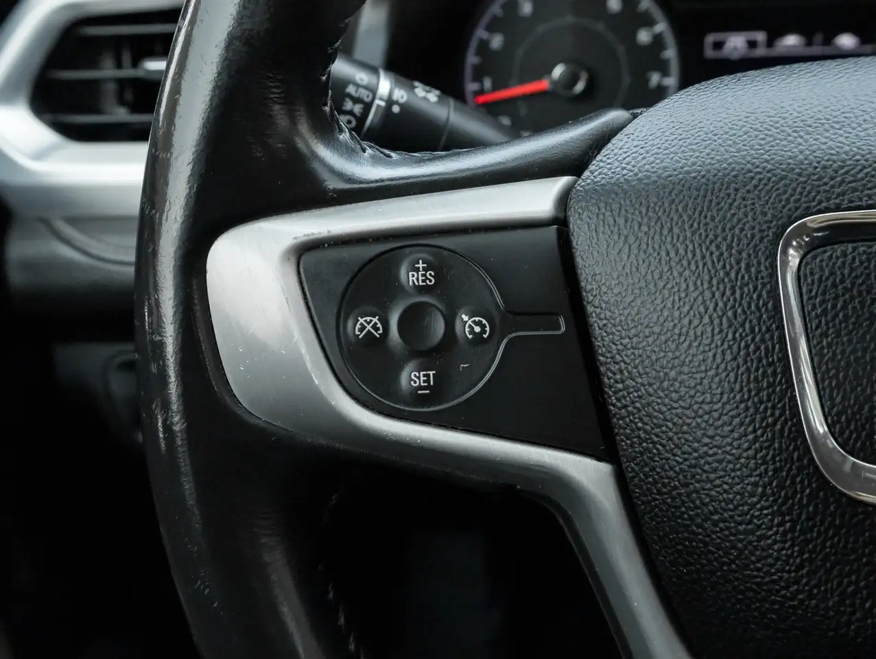 GMC Acadia снимка GMC Acadia