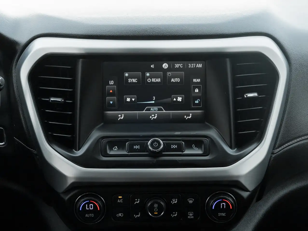GMC Acadia снимка GMC Acadia