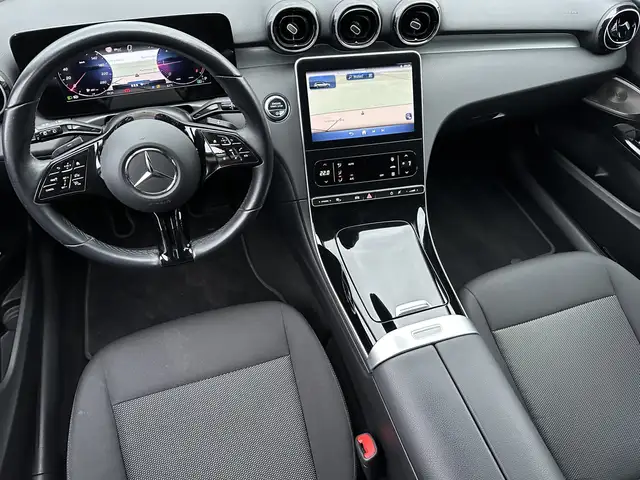 Mercedes-Benz 220 view 11