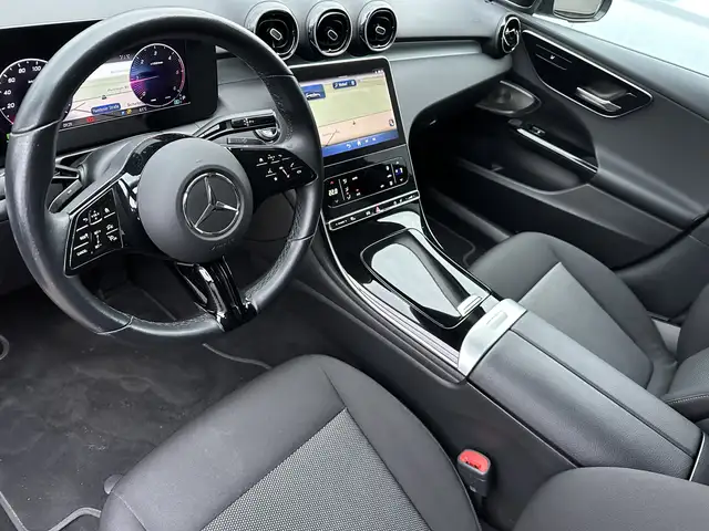 Mercedes-Benz 220 view 8