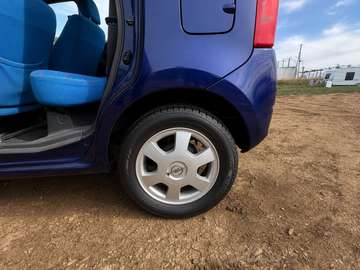 À vendre, petite voiture pratique et économique, a