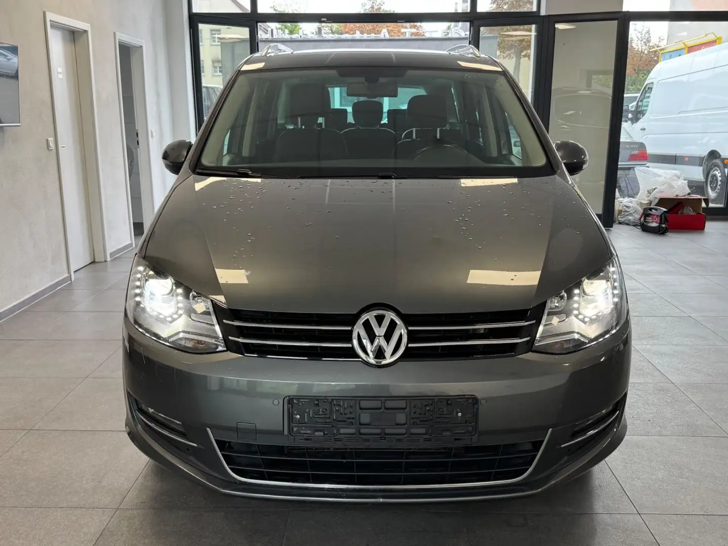 Volkswagen Sharan Highline 2.0 TDI DSG-7.Sitz-Pano-Kamera- Gris - 2