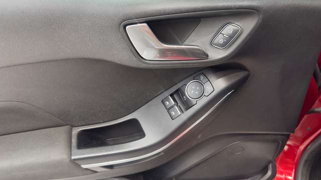 Ford Fiesta — photo 16