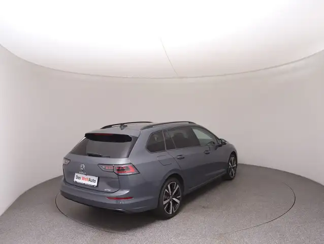 Volkswagen Golf view 4