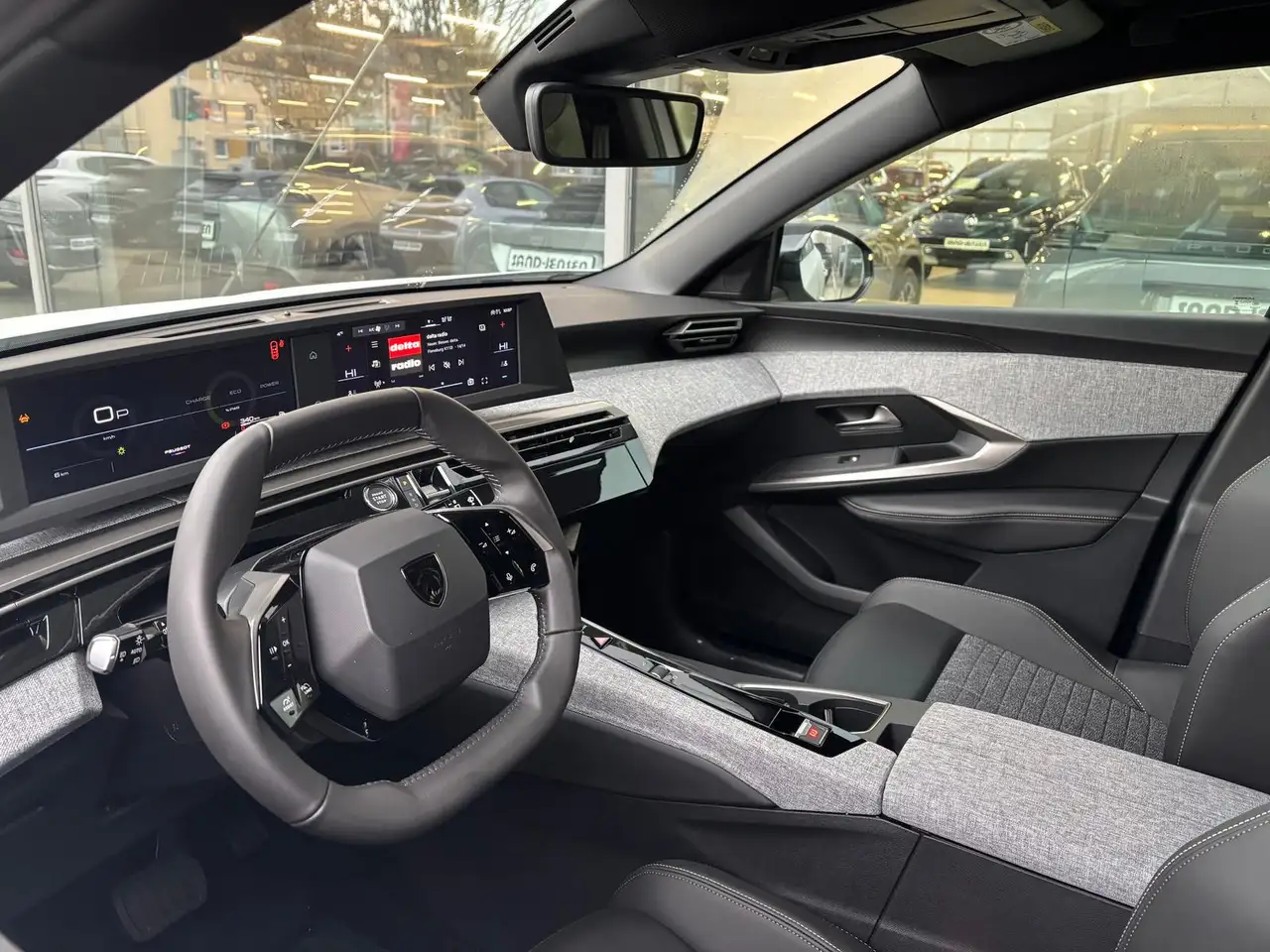 Peugeot 5008 Allure MHEV 145 e-DSC6 Temp 19" Kamera LED 6