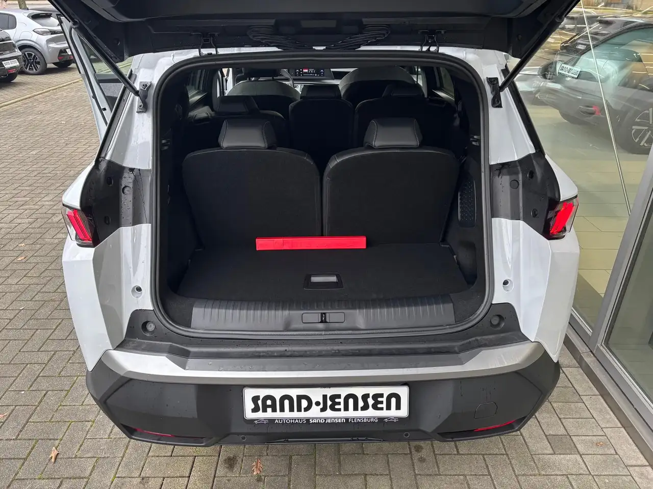 Peugeot 5008 Allure MHEV 145 e-DSC6 Temp 19" Kamera LED 25
