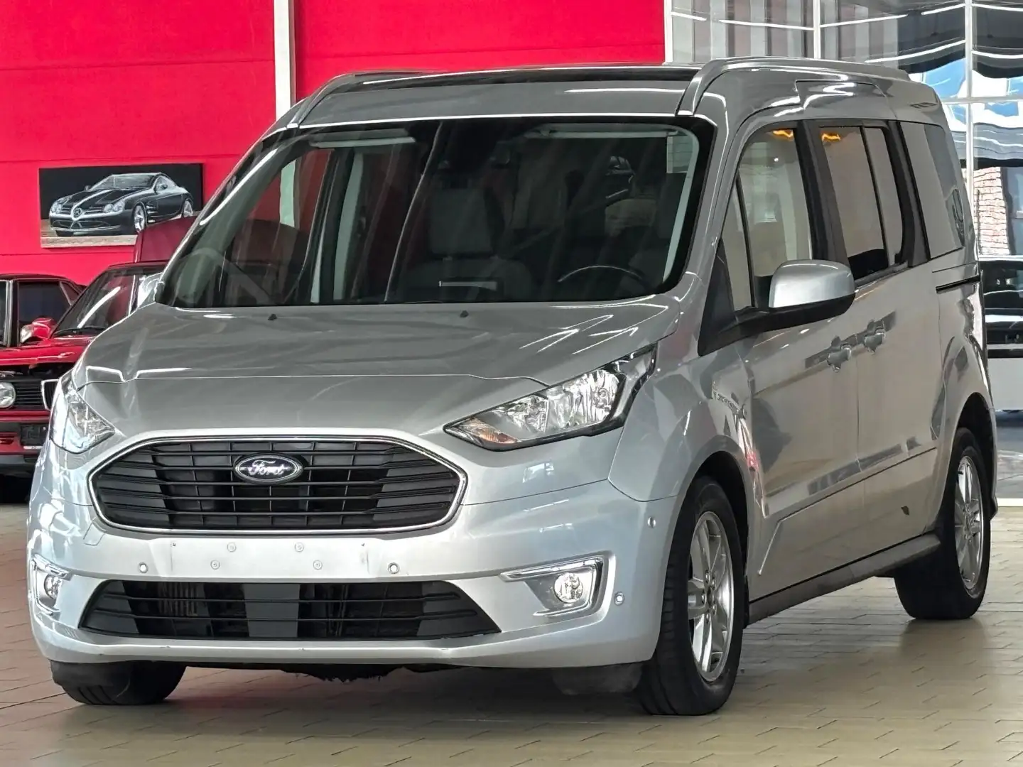 Ford Grand Tourneo GRAND TOURNEO 1.5 TDCi TiTANiUM 7.SiTZE*PANORAMA Plateado - 1