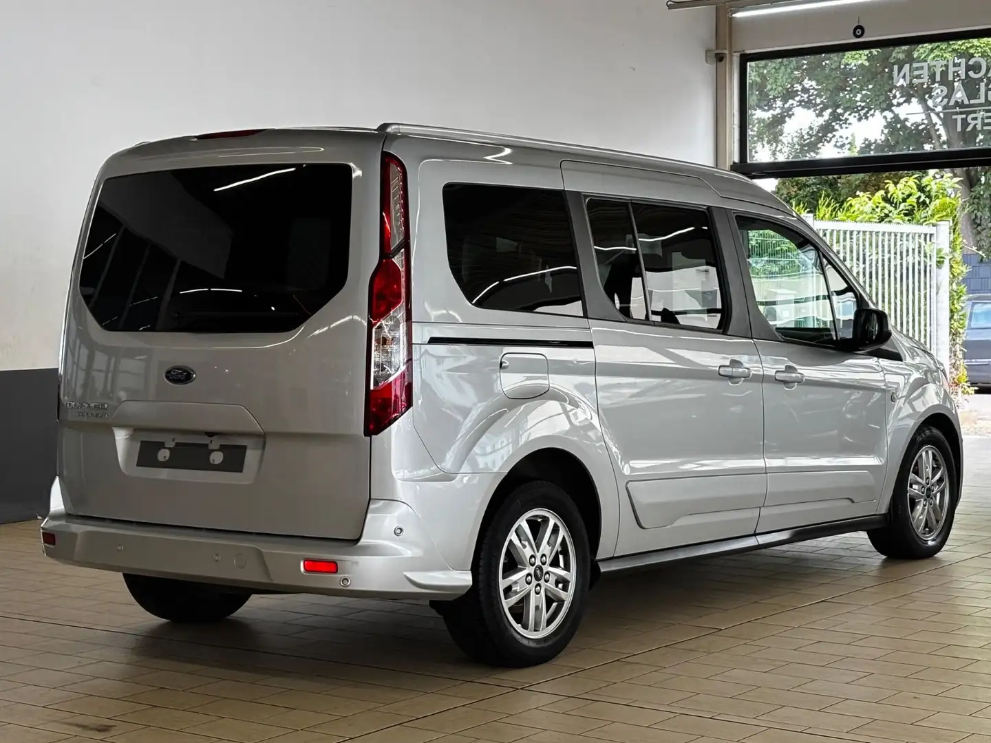 Ford Grand Tourneo GRAND TOURNEO 1.5 TDCi TiTANiUM 7.SiTZE*PANORAMA Plateado - 2