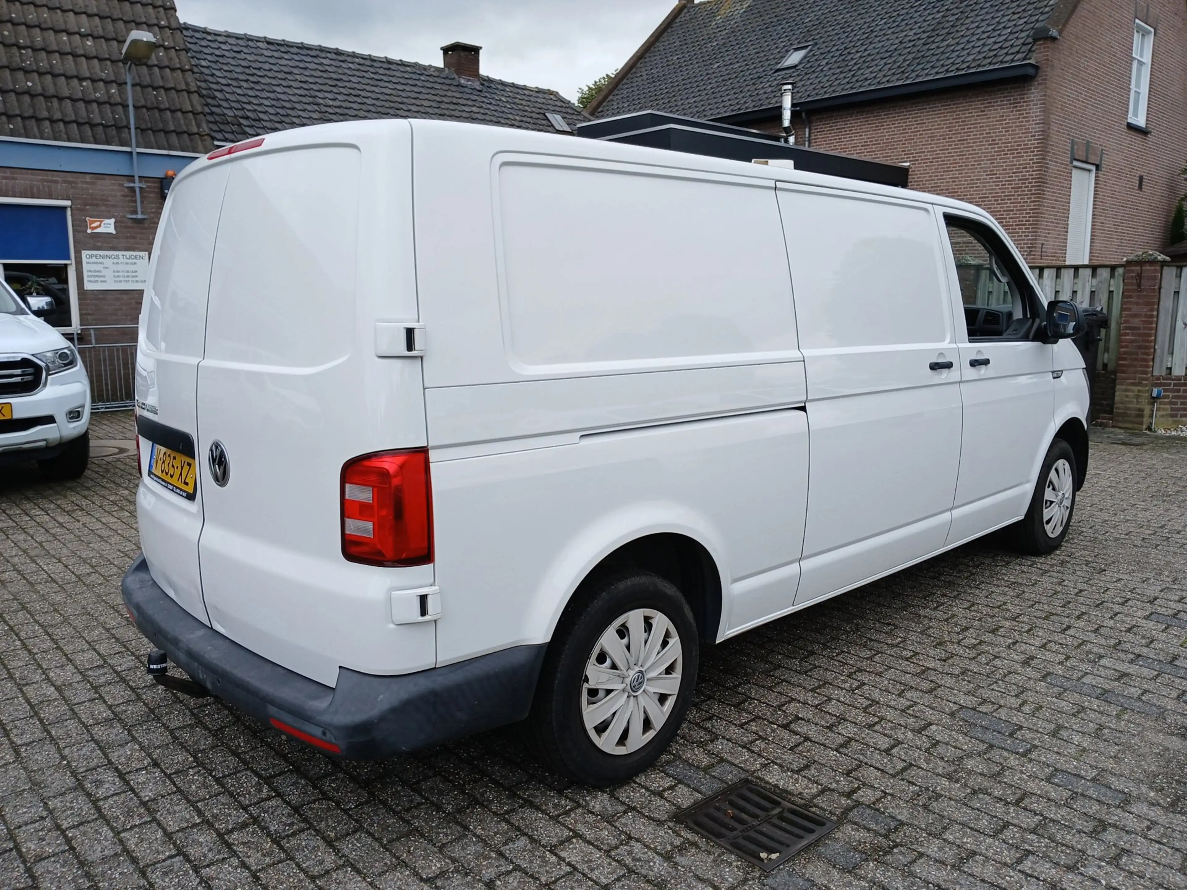 Volkswagen Transporter 2.0 TDI L2H1 Highline — photo 3