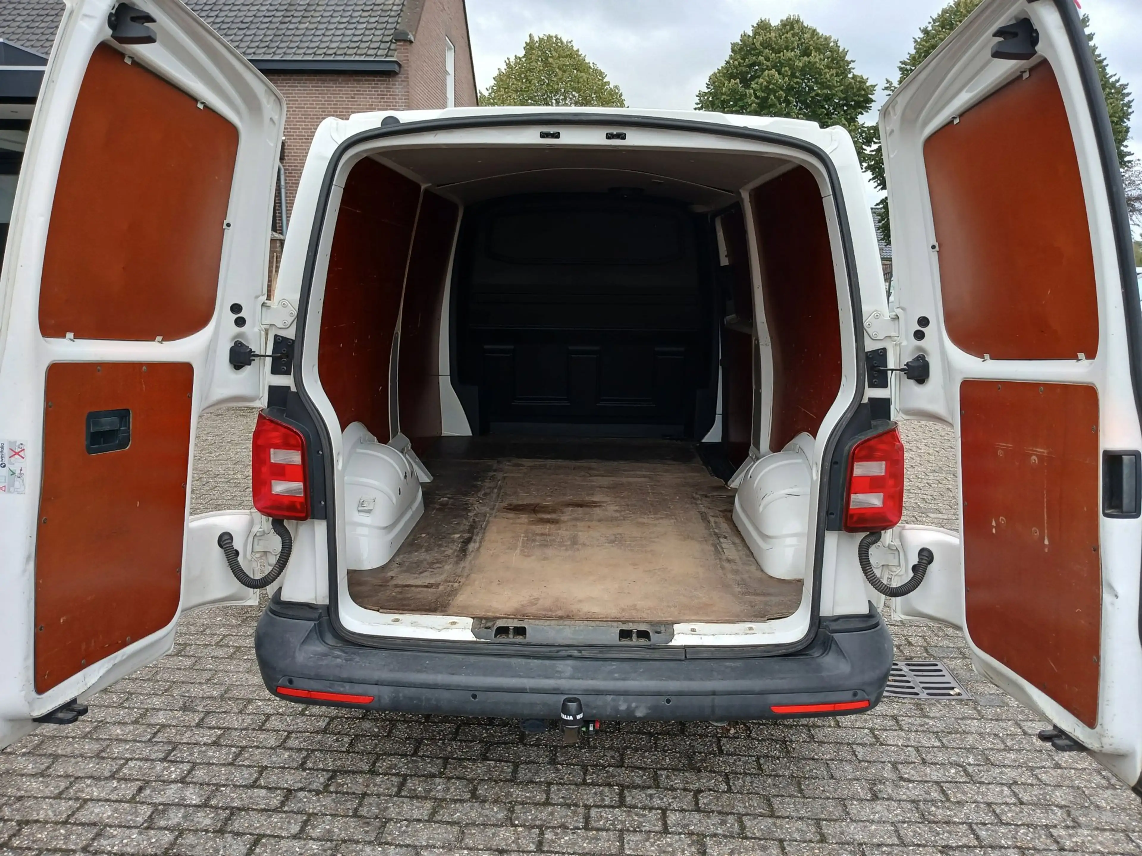 Volkswagen Transporter 2.0 TDI L2H1 Highline — photo 7