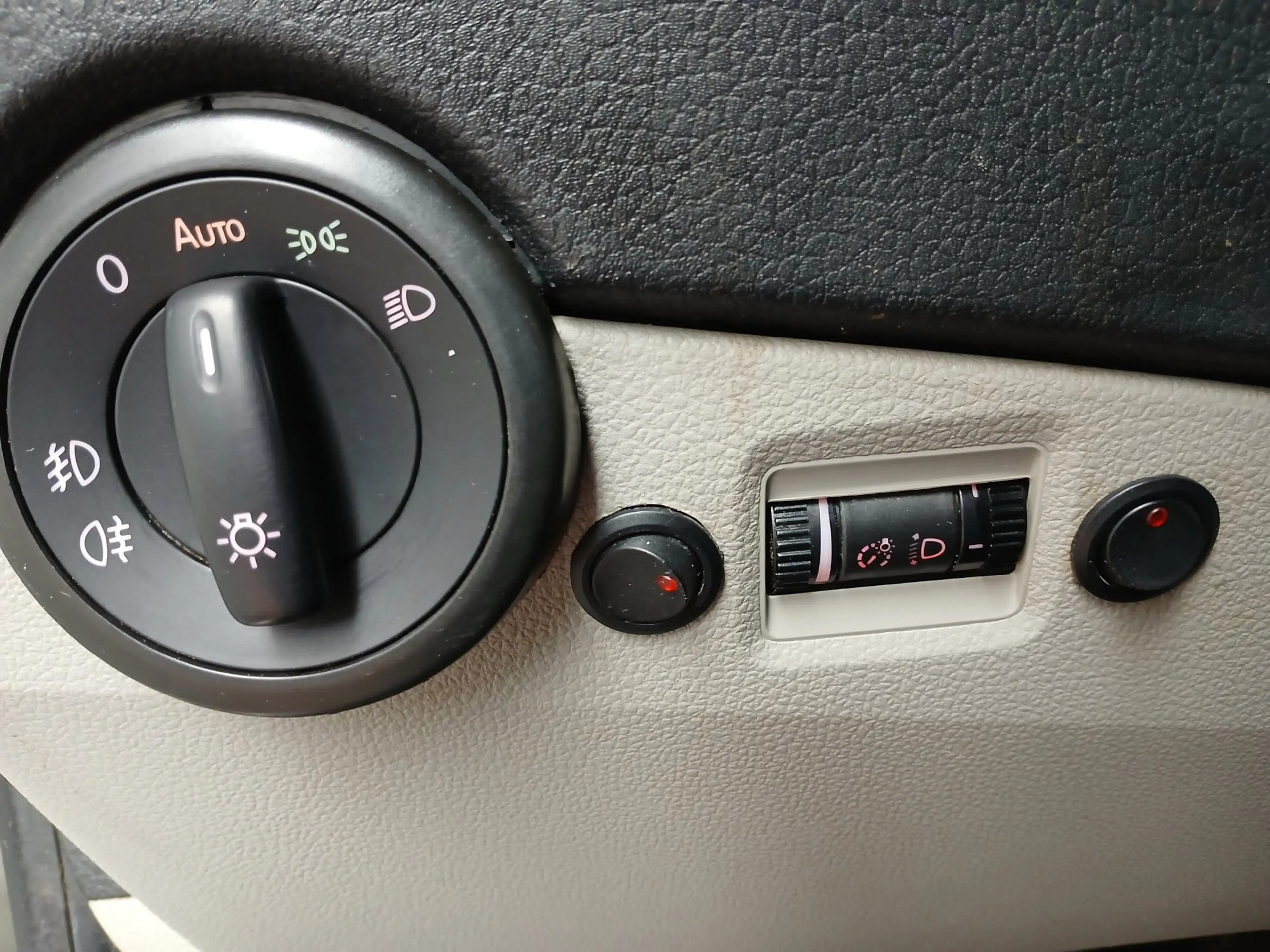 Volkswagen Transporter 2.0 TDI L2H1 Highline — photo 18