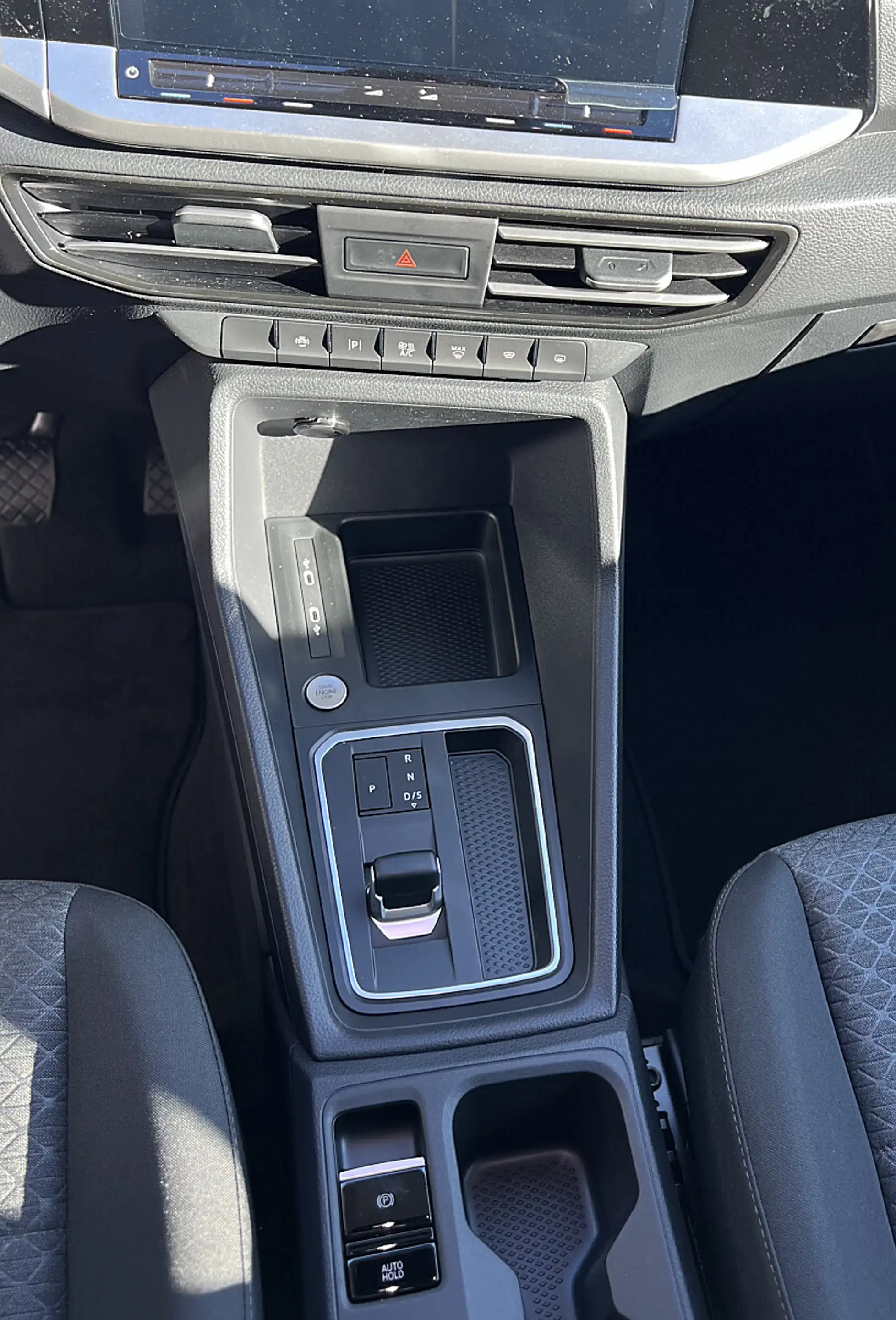 Ford Tourneo Connect 2,0 EcoBlue L1 Titanium Aut. — photo 10