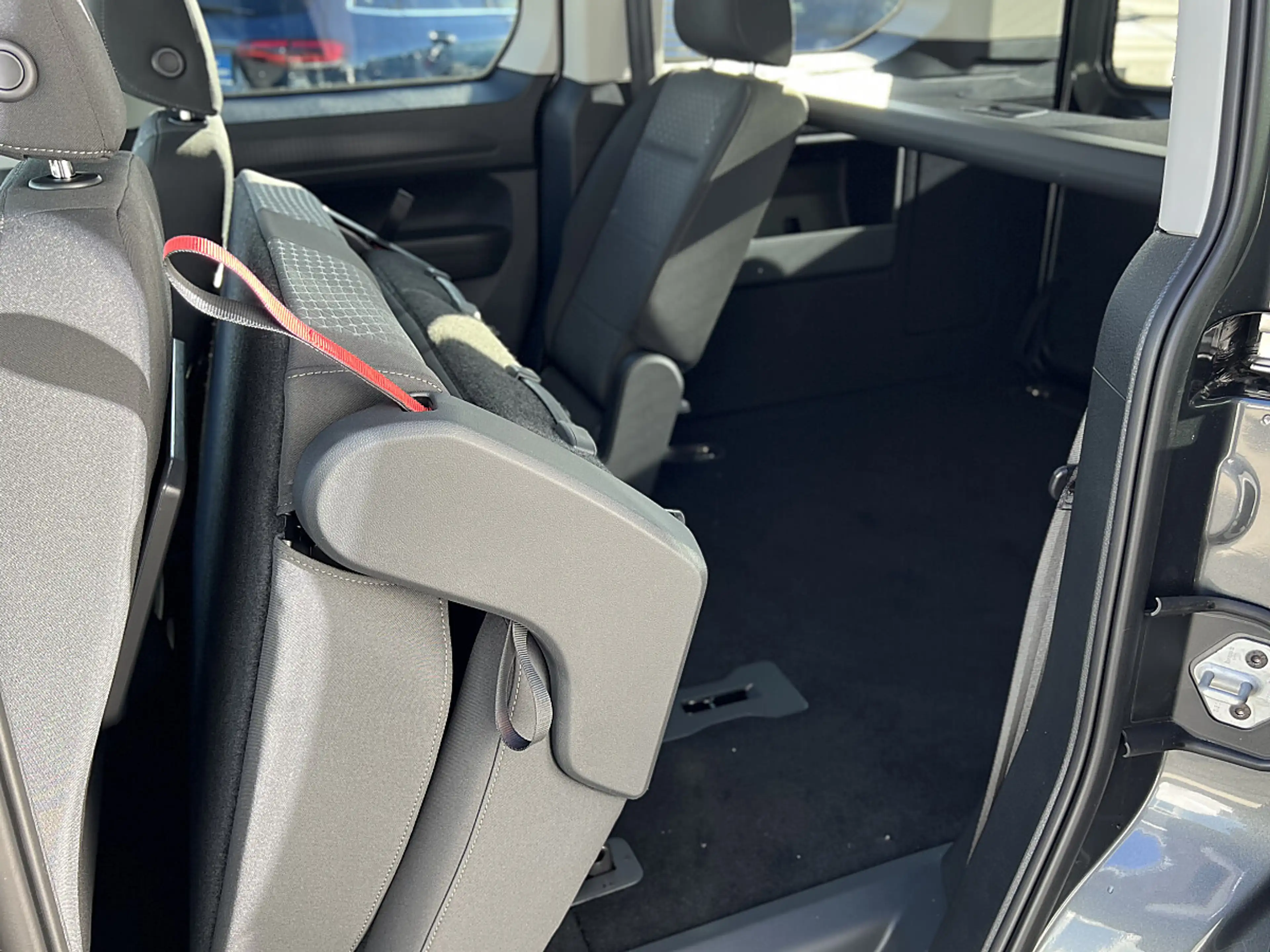 Ford Tourneo Connect 2,0 EcoBlue L1 Titanium Aut. — photo 13