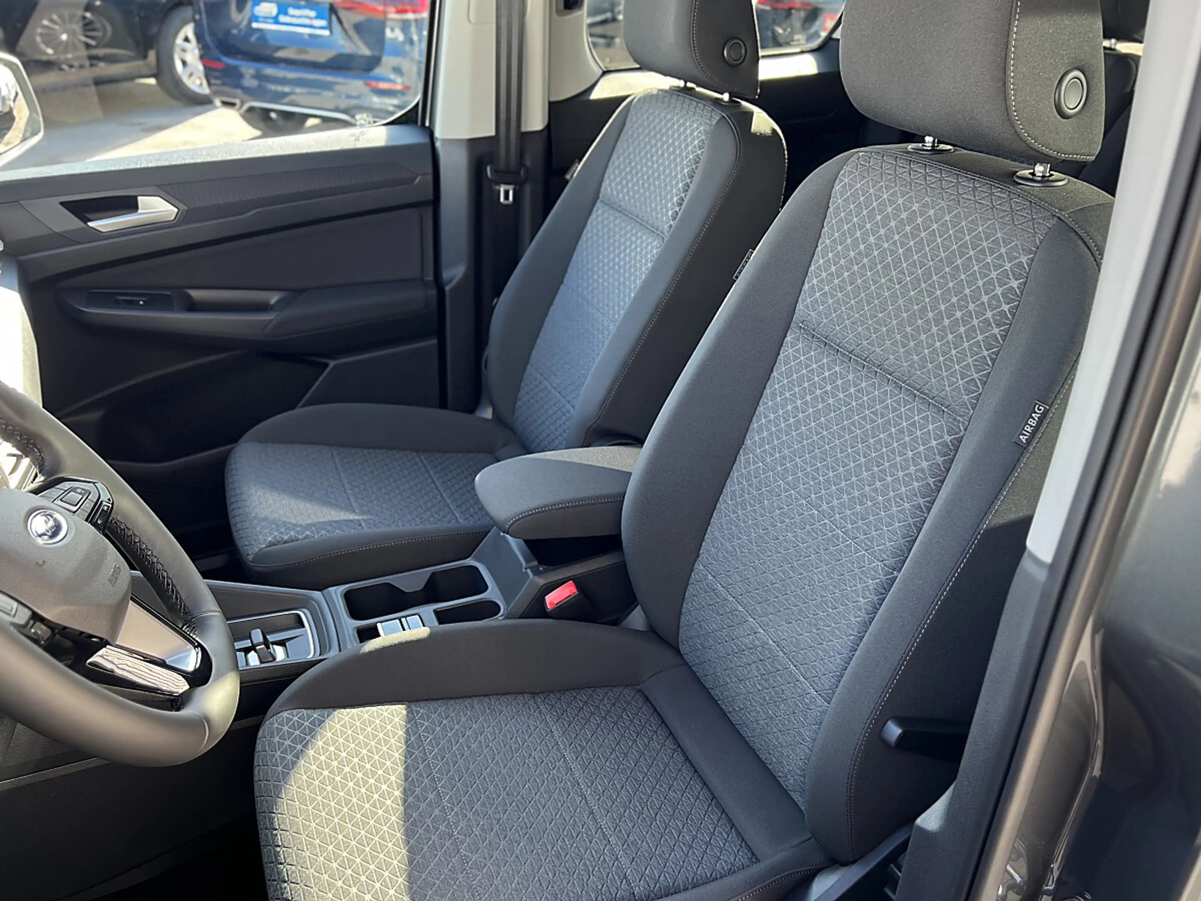 Ford Tourneo Connect 2,0 EcoBlue L1 Titanium Aut. — photo 11