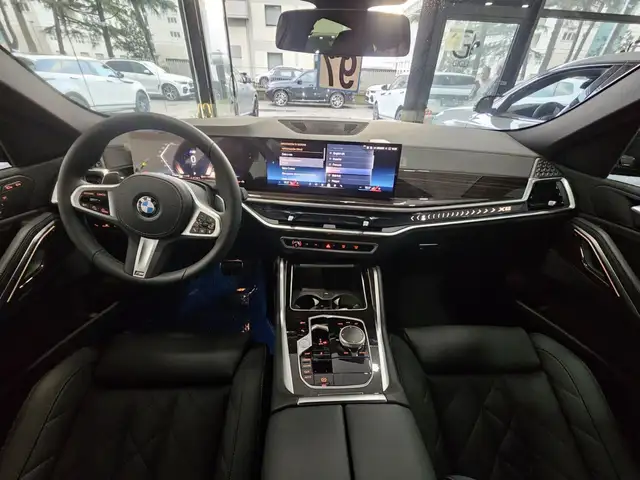 BMW X6 view 10