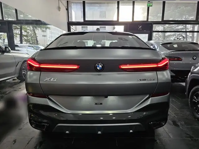BMW X6 view 4