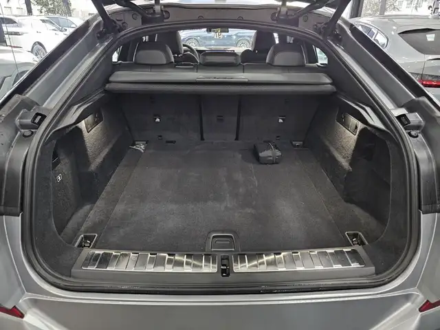 BMW X6 view 5