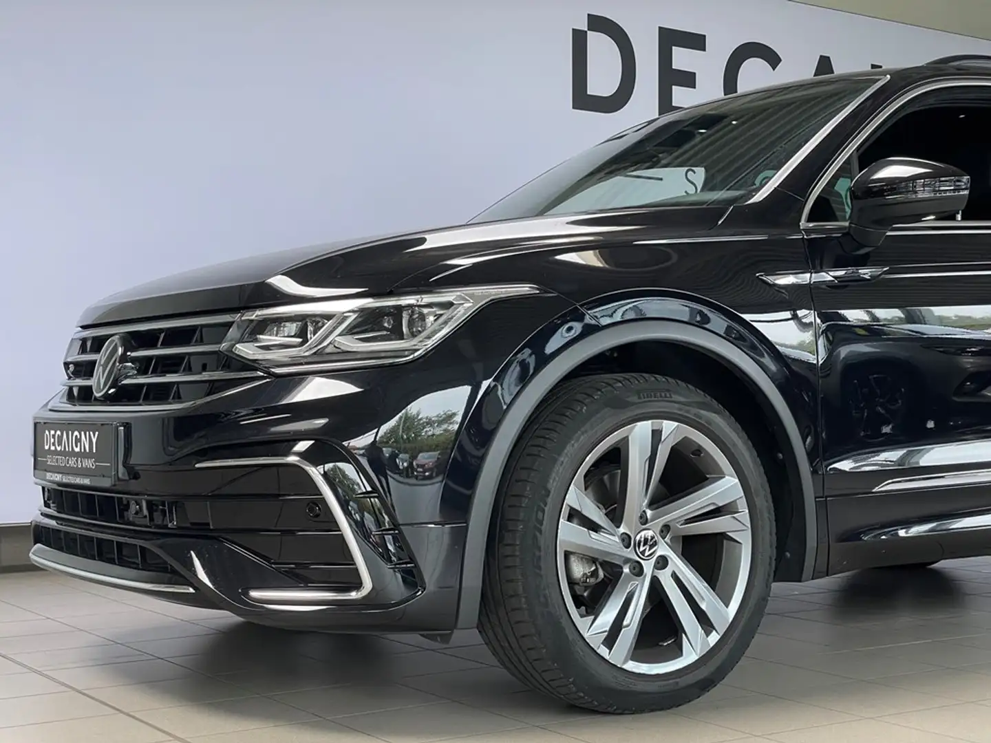 Volkswagen Tiguan 1.5 TSI R-Line *Trekhaak*Sensoren voor/achter*Extr Noir - 2