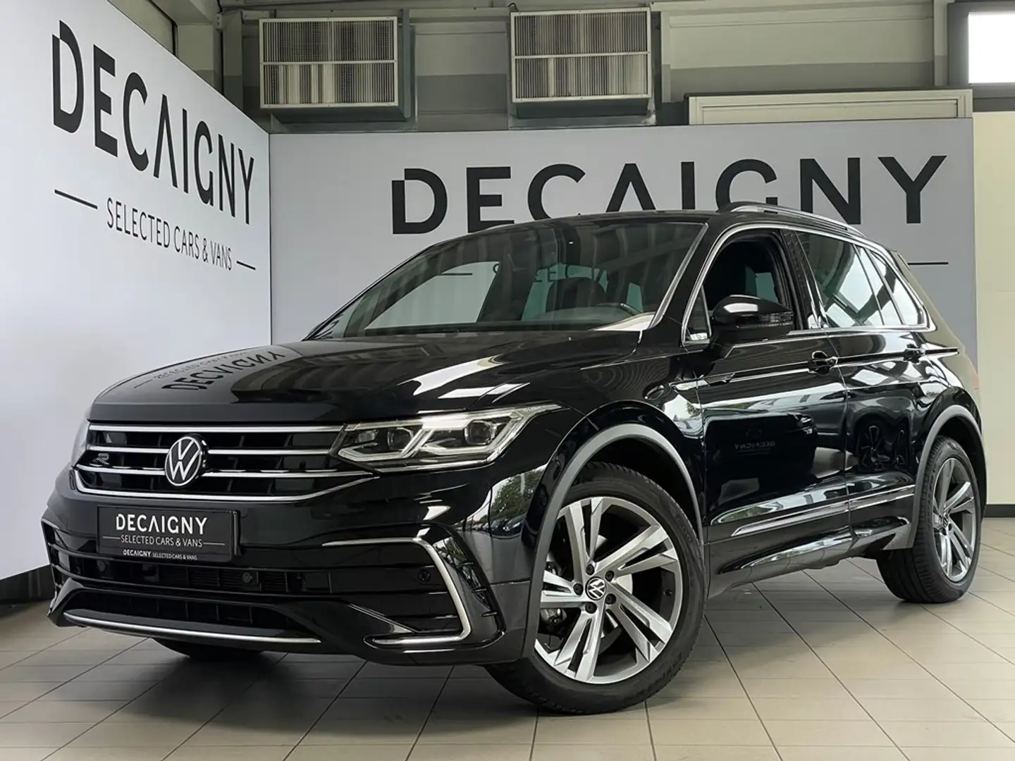 Volkswagen Tiguan 1.5 TSI R-Line *Trekhaak*Sensoren voor/achter*Extr Noir - 1