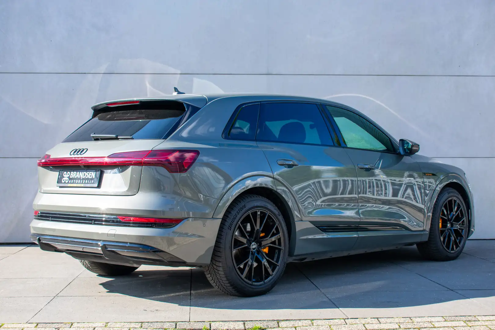 Audi e-tron Sportback 55 quattro S edition 95 kWh -Luchtvering Grijs - 2