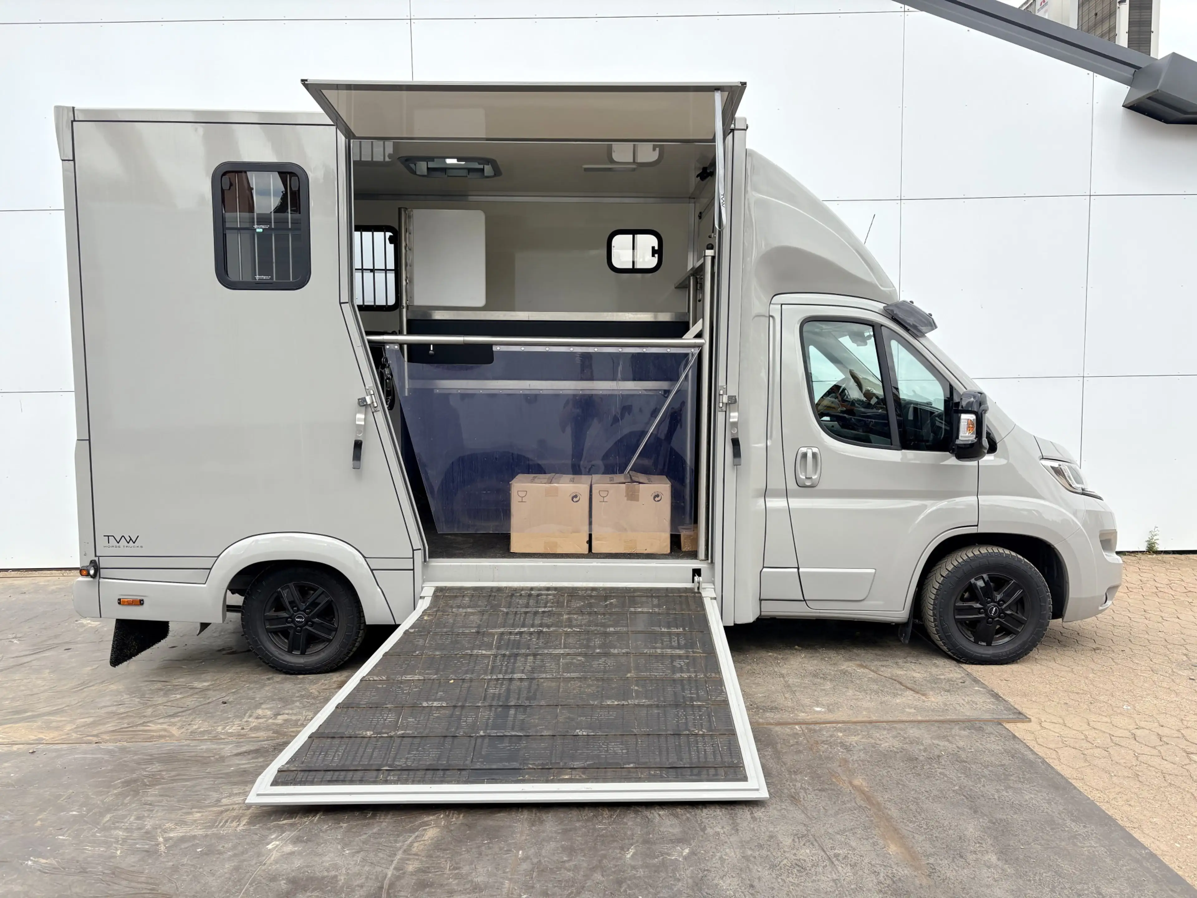 Citroen Jumper 2.2 130PK Paardenwagen Horsetrailer Pferdewagen Gi — photo 5