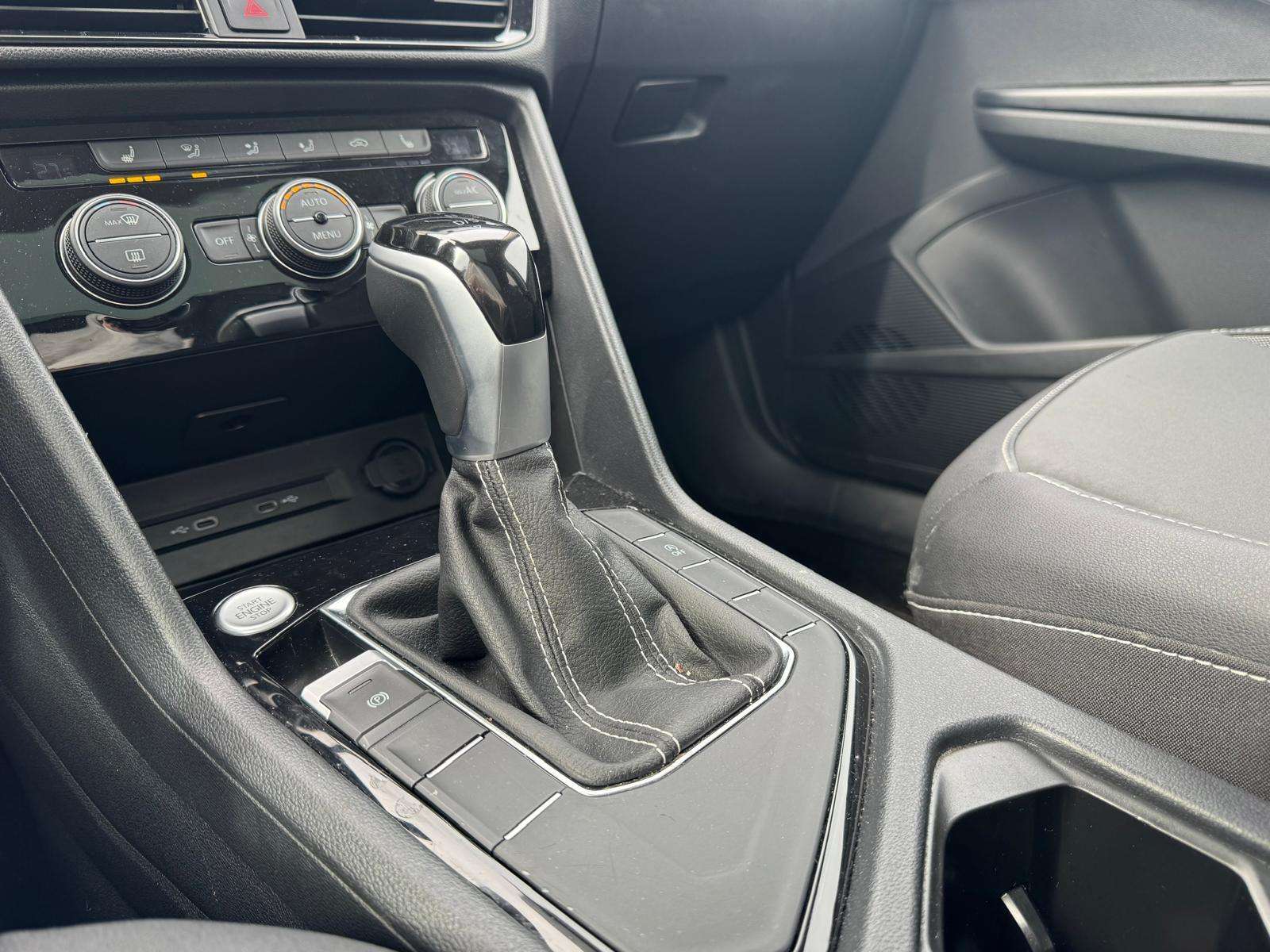 2024 Volkswagen Taos — view 12